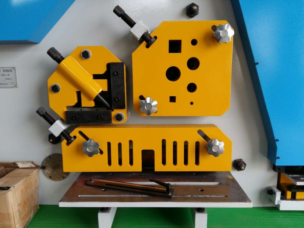 110 Ton Metal Sheet Press Corner Cutting Hydraulic Ironworker Machine 110 टन मेटल शीट प्रेस कुना काट्ने हाइड्रोलिक आइरनवर्कर मेसिन