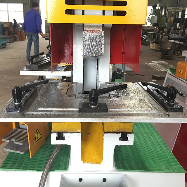 110 Ton Metal Sheet Press Corner Cutting Hydraulic Ironworker Machine 110 टन मेटल शीट प्रेस कुना काट्ने हाइड्रोलिक आइरनवर्कर मेसिन