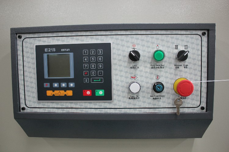 12mm 3200mm Hydraulic Guillotine Shearing Machine Cnc Steel Sheet Cutting Machine 12mm 3200mm हाइड्रोलिक गिलोटिन कपाल काट्ने मेसिन Cnc स्टिल शीट काट्ने मेसिन