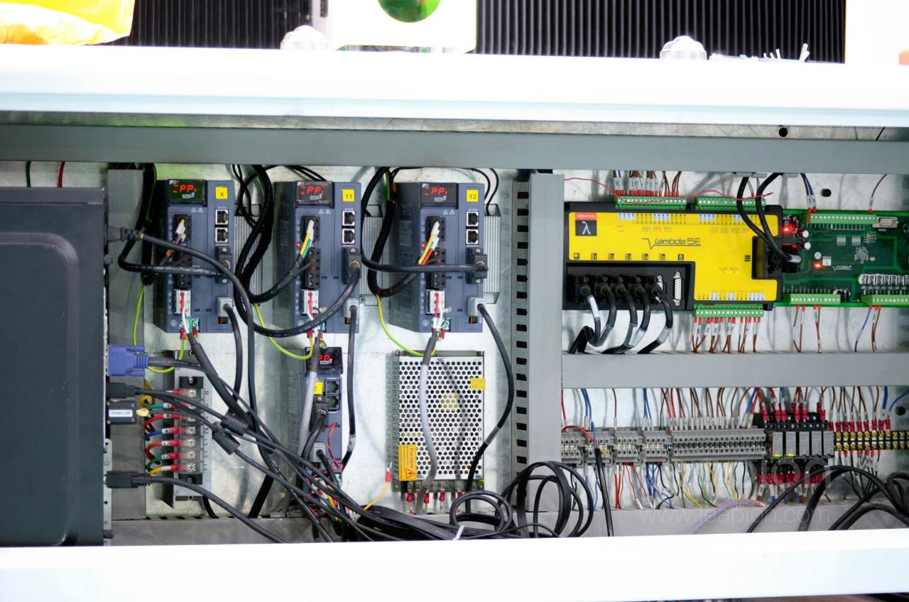 1500*3000mm 500w Racuys Or Ipg Fiber Laser Cutting Machine 1500*3000mm 500w Racuys वा Ipg फाइबर लेजर काट्ने मेसिन