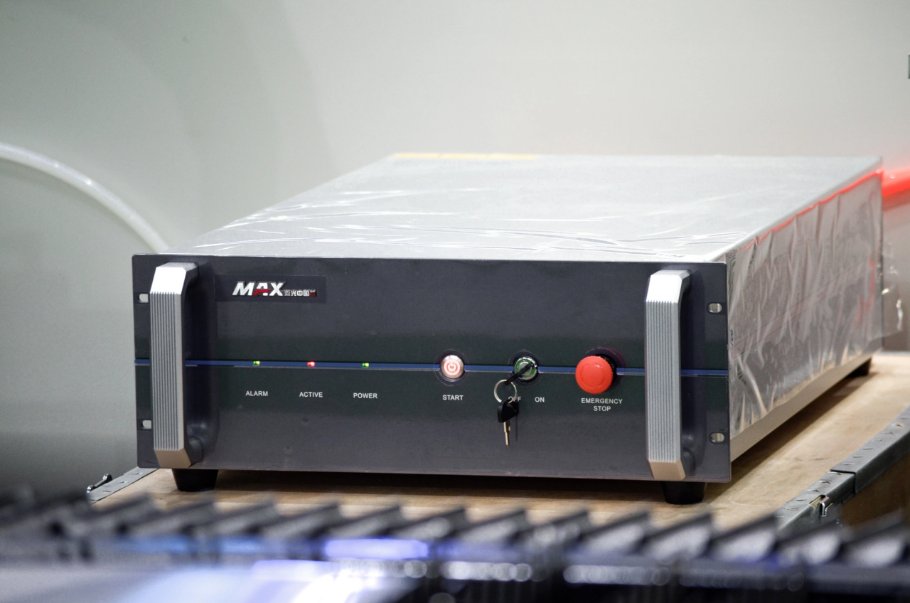 1500*3000mm 500w Racuys Or Ipg Fiber Laser Cutting Machine 1500*3000mm 500w Racuys वा Ipg फाइबर लेजर काट्ने मेसिन