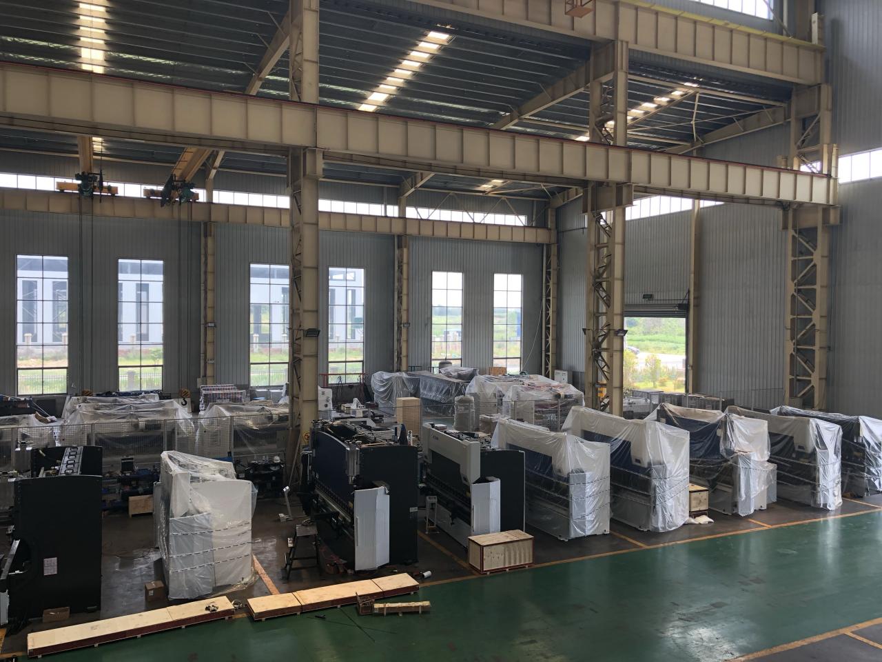 16mm Hydraulic Guillotine Shearing Machine For Sheet Metal Cutting 6 Meters पाना धातु काट्ने 6 मिटरको लागि 16mm हाइड्रोलिक गिलोटिन काटन मेसिन