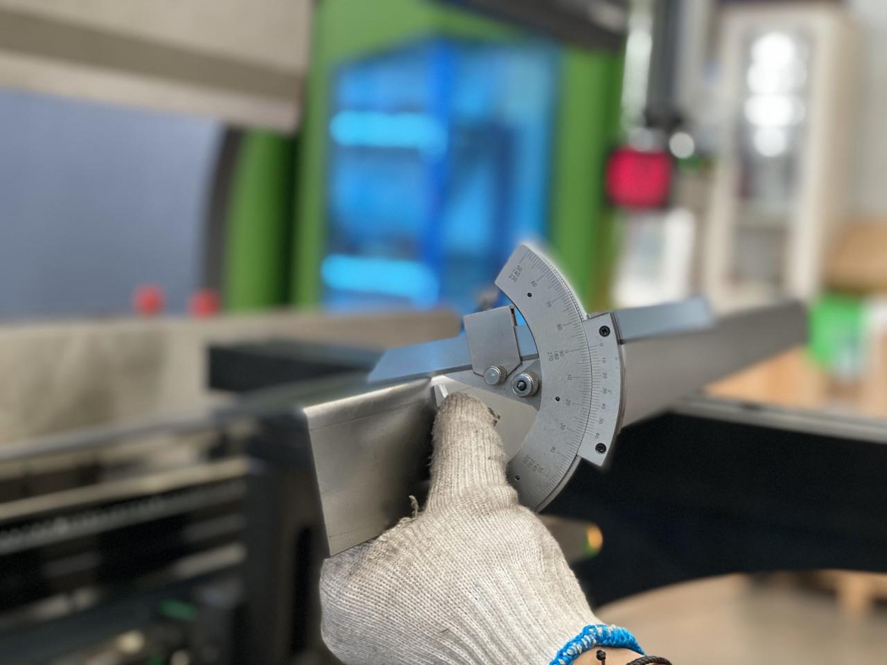 16mm Hydraulic Guillotine Shearing Machine For Sheet Metal Cutting 6 Meters पाना धातु काट्ने 6 मिटरको लागि 16mm हाइड्रोलिक गिलोटिन काटन मेसिन