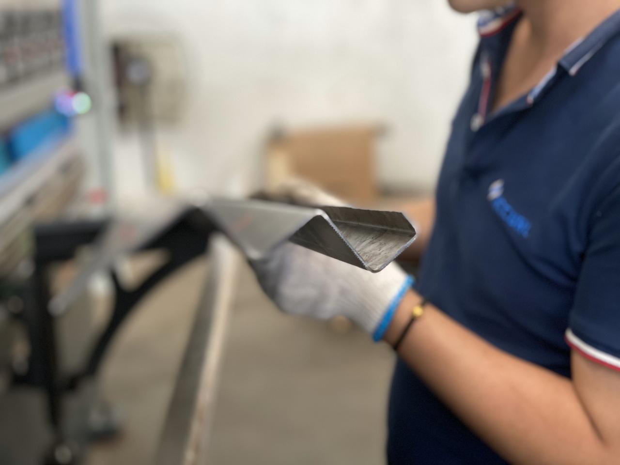 16mm Hydraulic Guillotine Shearing Machine For Sheet Metal Cutting 6 Meters पाना धातु काट्ने 6 मिटरको लागि 16mm हाइड्रोलिक गिलोटिन काटन मेसिन