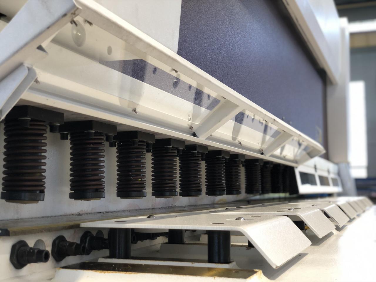 16mm Hydraulic Guillotine Shearing Machine For Sheet Metal Cutting 6 Meters पाना धातु काट्ने 6 मिटरको लागि 16mm हाइड्रोलिक गिलोटिन काटन मेसिन