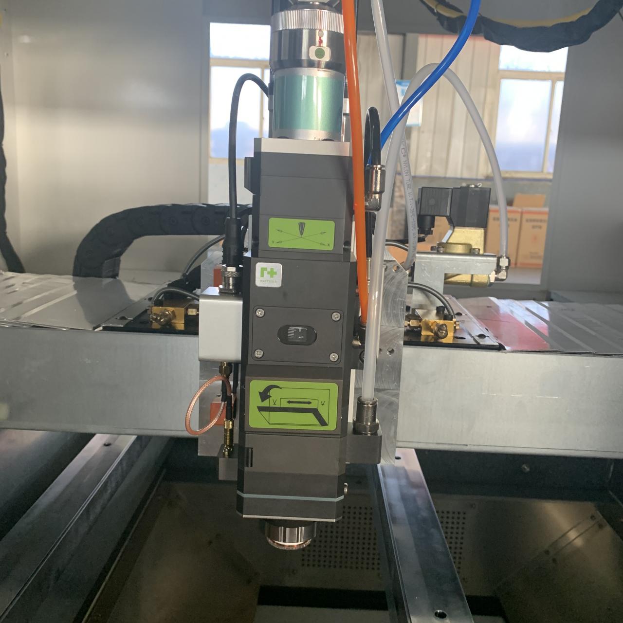 1kw 2kw Good Price Fiber Laser Cutting Machine For Sheet Metal पाना धातुको लागि 1kw 2kw राम्रो मूल्य फाइबर लेजर काट्ने मेसिन