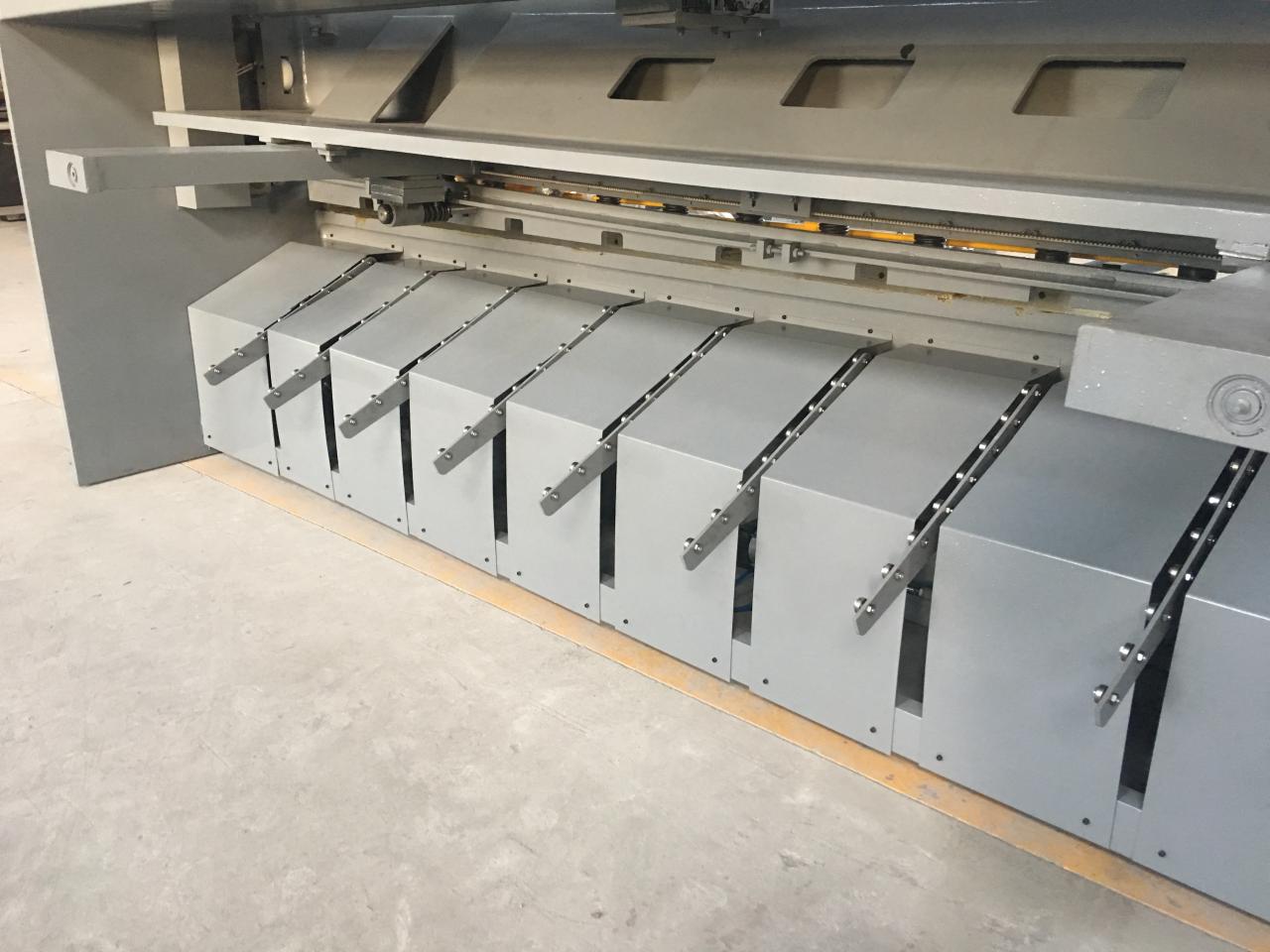 २.५ मिटर लम्बाइको हाइड्रोलिक एनसी स्विङ बीम कपाल काट्ने मेसिन