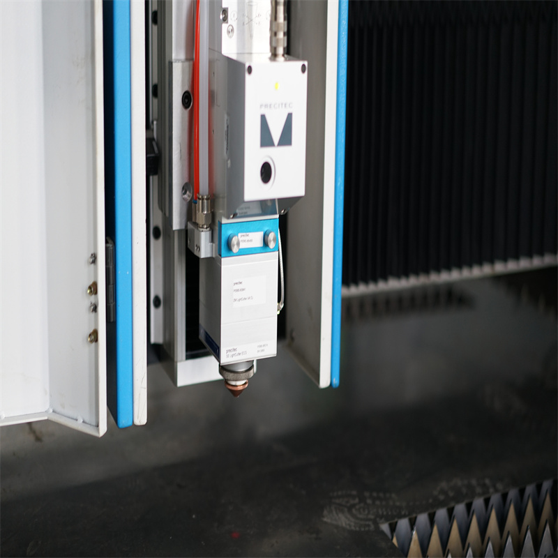 2000w धातु लेजर कटर Cnc पाना धातु फाइबर लेजर काट्ने मेसिन