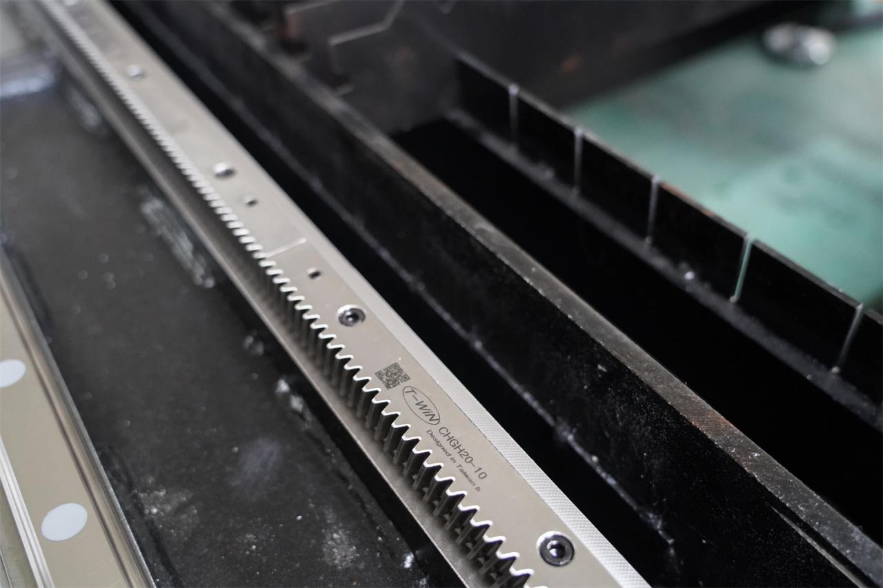 3015 4kw 1kw 2kw 3kw Stainless Steel Cnc Fiber Laser Cutting Machine 3015 4kw 1kw 2kw 3kw स्टेनलेस स्टील Cnc फाइबर लेजर काट्ने मेसिन