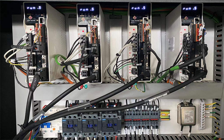 3015 Fiber Laser Cutting Machine For High-Speed Cutting Of 1-6mm Metal Materials 3015 फाइबर लेजर काट्ने मेसिन 1-6mm धातु सामग्री को उच्च गति काटन को लागी