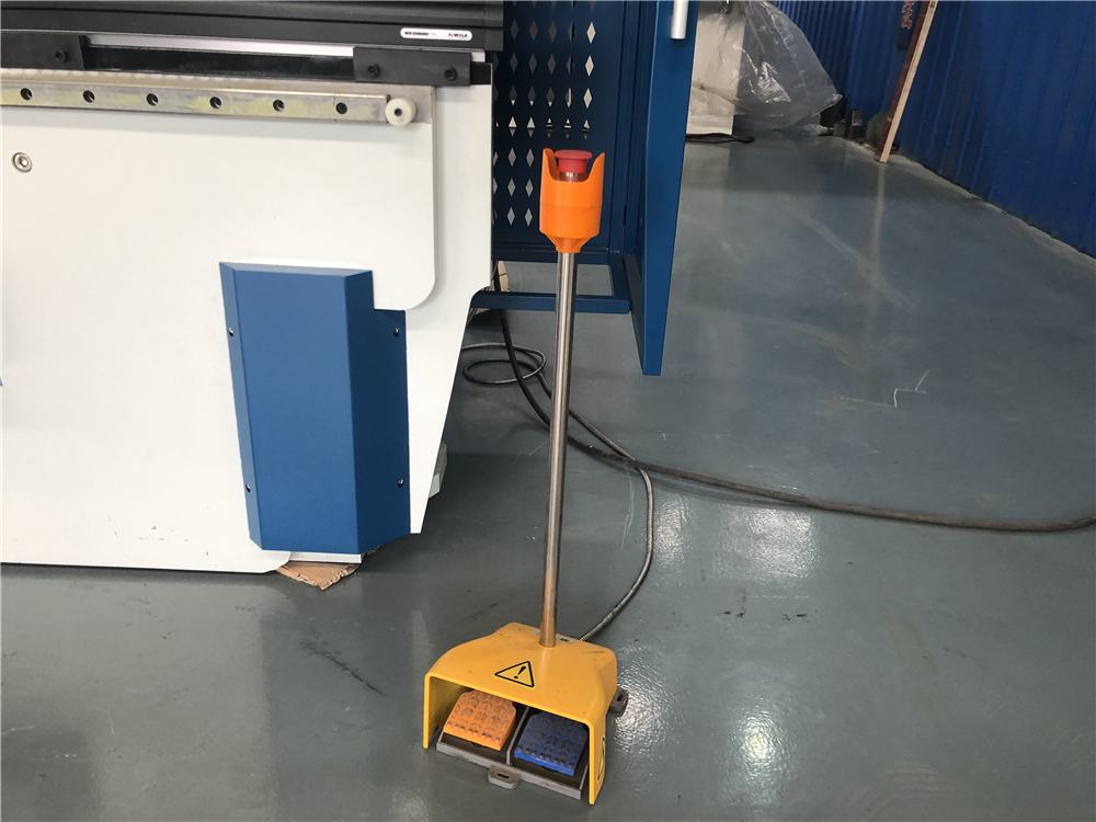 3+1 Axis Cnc Hydraulic Press Brake With Esa System Esa प्रणालीको साथ 3+1 Axis Cnc हाइड्रोलिक प्रेस ब्रेक