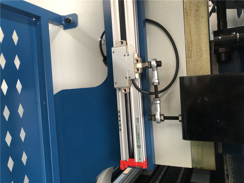 3+1 Axis Cnc Hydraulic Press Brake With Esa System Esa प्रणालीको साथ 3+1 Axis Cnc हाइड्रोलिक प्रेस ब्रेक