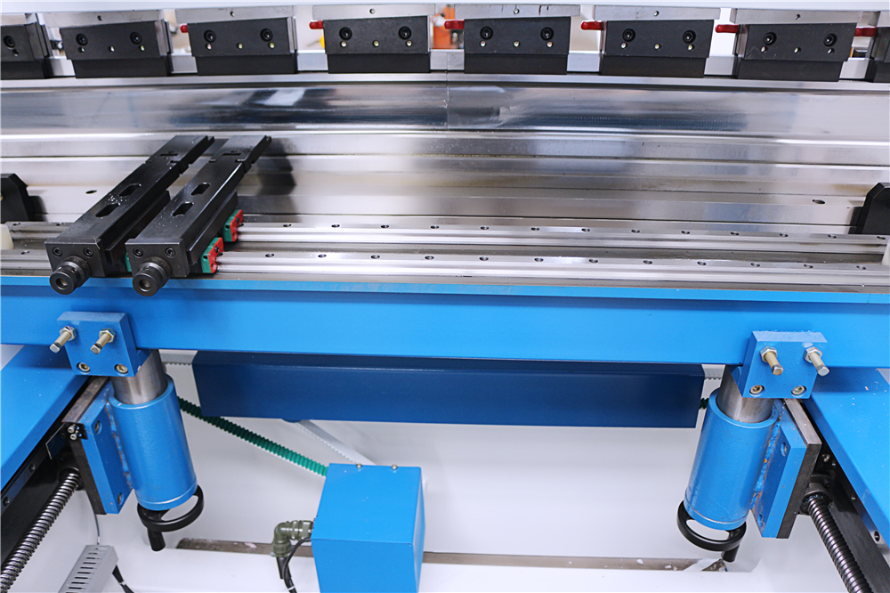 3+1 Axis Cnc Hydraulic Press Brake With Esa System Esa प्रणालीको साथ 3+1 Axis Cnc हाइड्रोलिक प्रेस ब्रेक