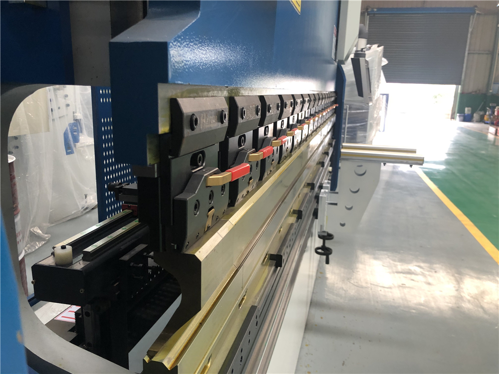 3+1 Axis Cnc Hydraulic Press Brake With Esa System Esa प्रणालीको साथ 3+1 Axis Cnc हाइड्रोलिक प्रेस ब्रेक