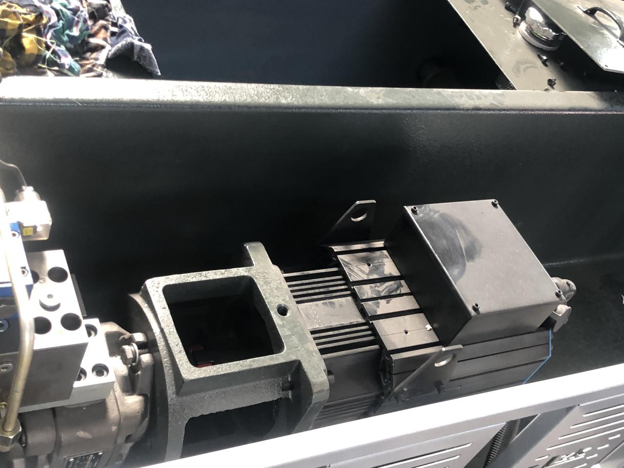 3+1 Axis Cnc Hydraulic Press Brake With Esa System Esa प्रणालीको साथ 3+1 Axis Cnc हाइड्रोलिक प्रेस ब्रेक