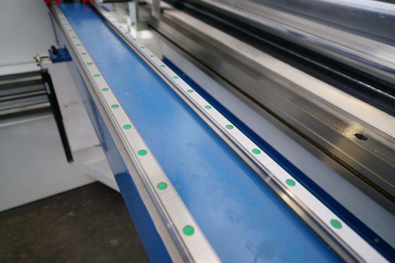 4 Axis Cnc Tandem Press Brake With Delem Da58t 2d Graphical Controller 4 Axis Cnc Tandem प्रेस ब्रेक Delem Da58t 2d ग्राफिकल कन्ट्रोलरको साथ