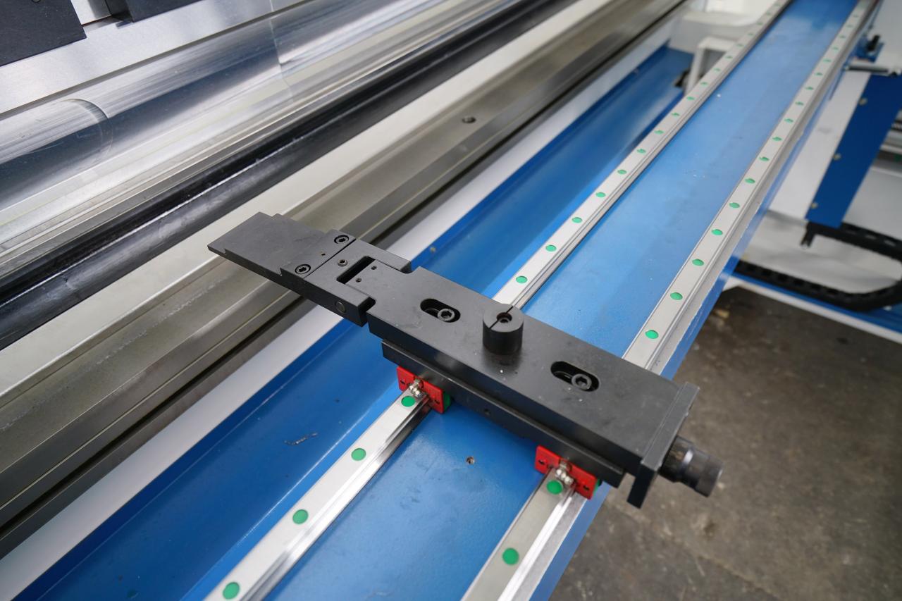 4 Axis Cnc Tandem Press Brake With Delem Da58t 2d Graphical Controller 4 Axis Cnc Tandem प्रेस ब्रेक Delem Da58t 2d ग्राफिकल कन्ट्रोलरको साथ