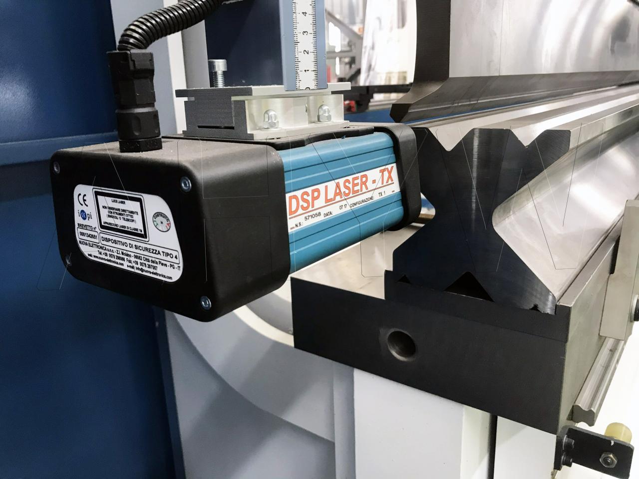 4 Axis Cnc Tandem Press Brake With Delem Da58t 2d Graphical Controller 4 Axis Cnc Tandem प्रेस ब्रेक Delem Da58t 2d ग्राफिकल कन्ट्रोलरको साथ