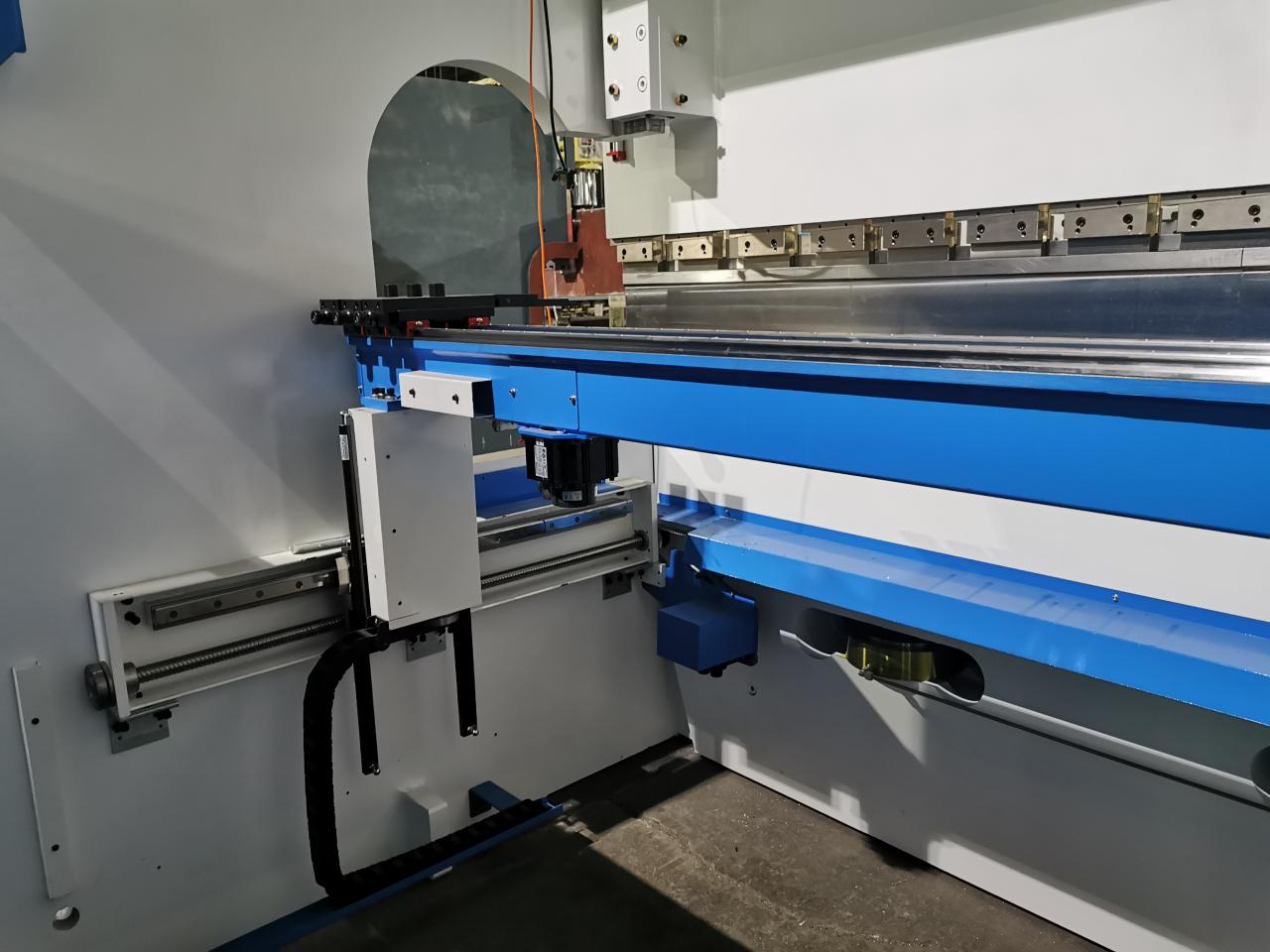 4 Axis Cnc Tandem Press Brake With Delem Da58t 2d Graphical Controller 4 Axis Cnc Tandem प्रेस ब्रेक Delem Da58t 2d ग्राफिकल कन्ट्रोलरको साथ