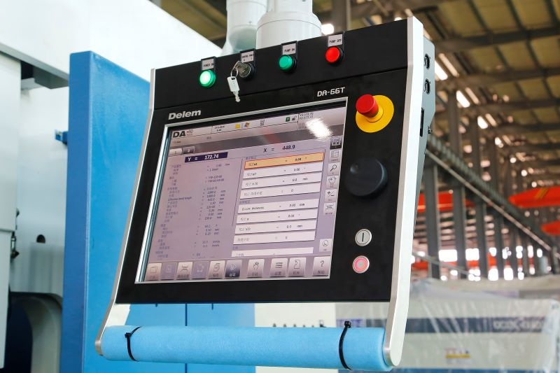 4 Axis Cnc Tandem Press Brake With Delem Da58t 2d Graphical Controller 4 Axis Cnc Tandem प्रेस ब्रेक Delem Da58t 2d ग्राफिकल कन्ट्रोलरको साथ