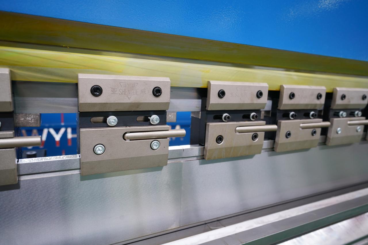 4 Axis Cnc Tandem Press Brake With Delem Da58t 2d Graphical Controller 4 Axis Cnc Tandem प्रेस ब्रेक Delem Da58t 2d ग्राफिकल कन्ट्रोलरको साथ