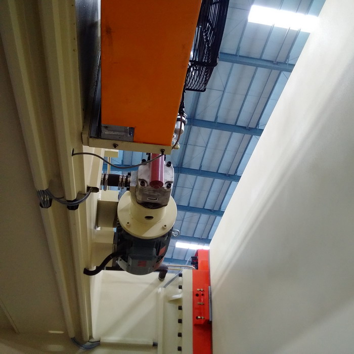 4 Axis Cnc Tandem Press Brake With Delem Da58t 2d Graphical Controller 4 Axis Cnc Tandem प्रेस ब्रेक Delem Da58t 2d ग्राफिकल कन्ट्रोलरको साथ