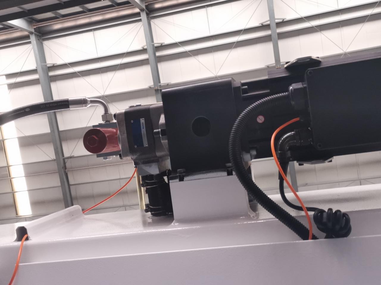 4 Axis Cnc Tandem Press Brake With Delem Da58t 2d Graphical Controller 4 Axis Cnc Tandem प्रेस ब्रेक Delem Da58t 2d ग्राफिकल कन्ट्रोलरको साथ