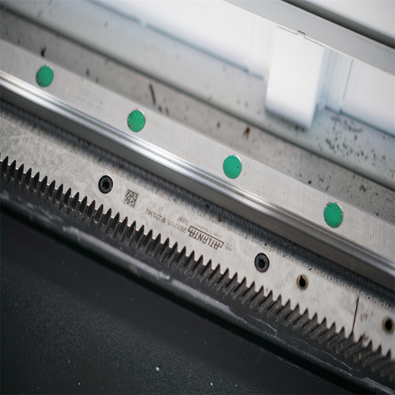 500W 1500W 4Kw फाइबर लेजर काट्ने मेसिन पाना धातु लेजर कटर 2000Wat 3kw