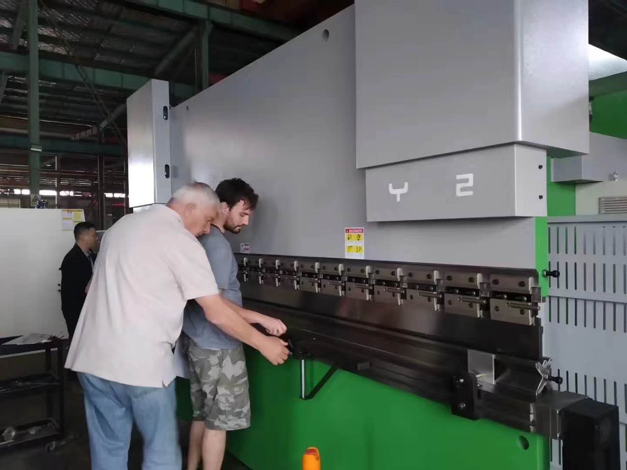 63 Ton Metal Steel Sheet Plate Bending Machine Cnc Hydraulic Press Brake For Metal Working ६३ टन मेटल स्टिल शीट प्लेट बेन्डिङ मेसिन Cnc हाइड्रोलिक प्रेस ब्रेक मेटल कार्यका लागि