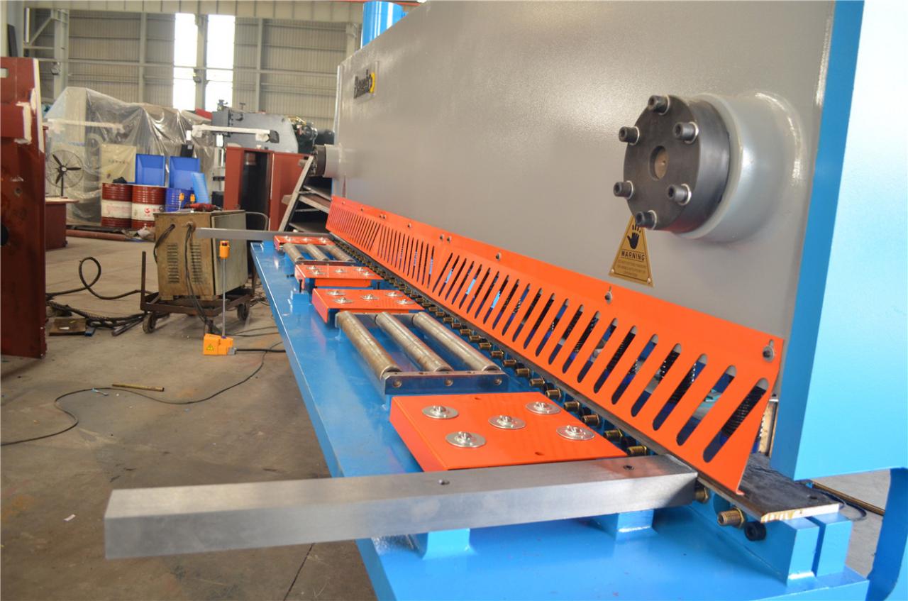 6*3200mm Guillotine Shears Metal Shear Hydraulic Iron Sheet Cutting Shearing Machine 6*3200mm गिलोटिन शियर धातु शियर हाइड्रोलिक फलामको पाना काट्ने मेसिन