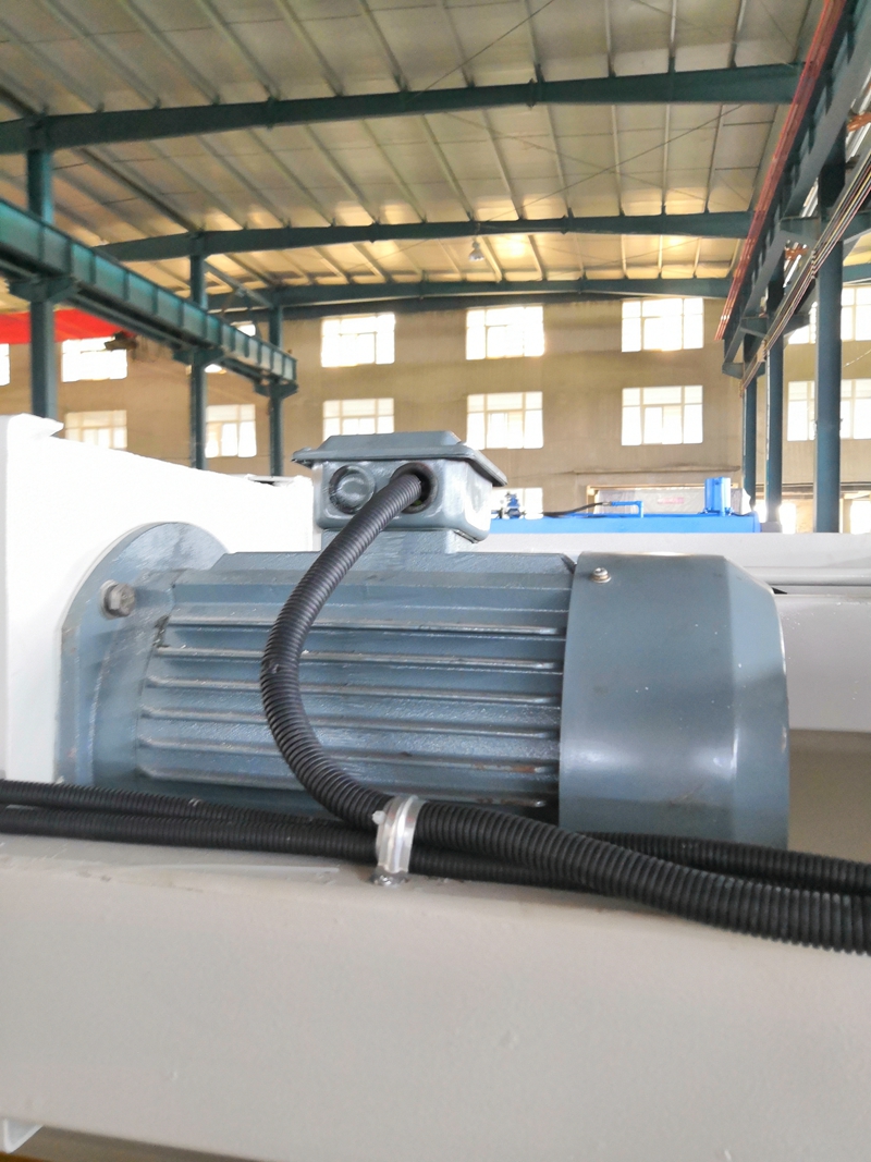 6mm Q11 Electric Sheet Plate Shearing Machine 8 Feet Sheet Metal Shearing Machine 6mm Q11 इलेक्ट्रिक पाना प्लेट काट्ने मेसिन 8 फीट पाना धातु छार्न मेसिन