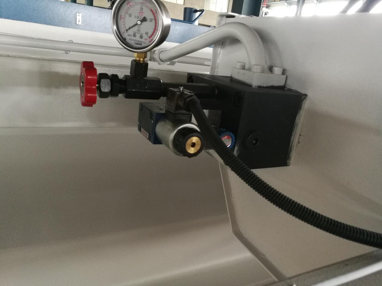 6mm Q11 Electric Sheet Plate Shearing Machine 8 Feet Sheet Metal Shearing Machine 6mm Q11 इलेक्ट्रिक पाना प्लेट काट्ने मेसिन 8 फीट पाना धातु छार्न मेसिन