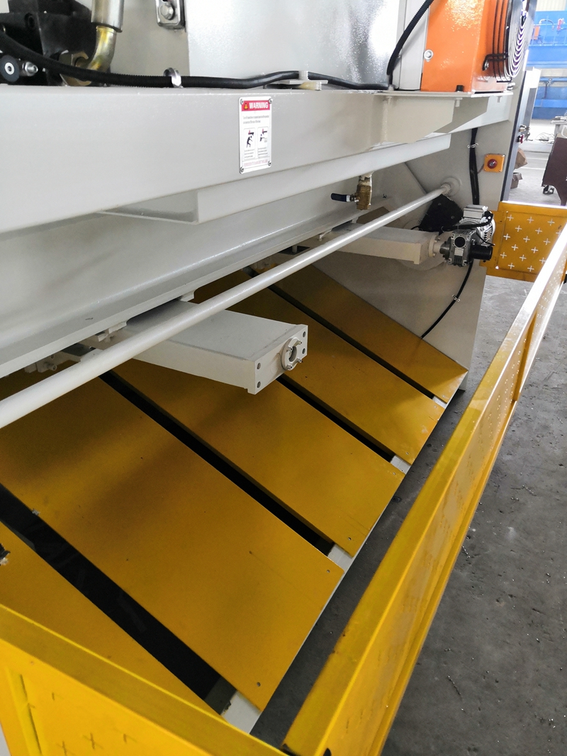 6mm Q11 Electric Sheet Plate Shearing Machine 8 Feet Sheet Metal Shearing Machine 6mm Q11 इलेक्ट्रिक पाना प्लेट काट्ने मेसिन 8 फीट पाना धातु छार्न मेसिन