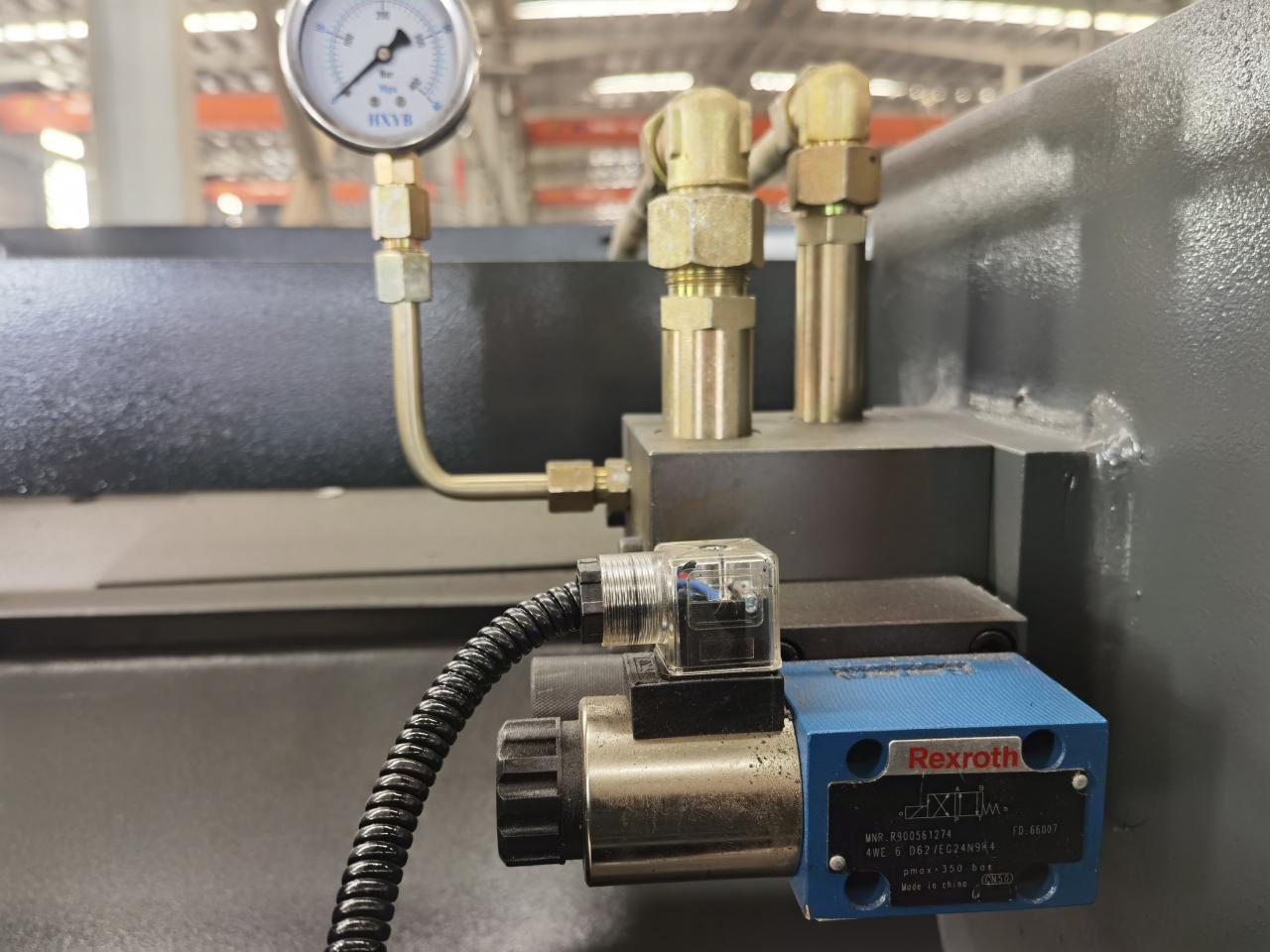 6x3200mm स्टेनलेस स्टील प्लेट काट्ने मेसिन, स्वचालित फलामको पाना काट्ने मेसिन