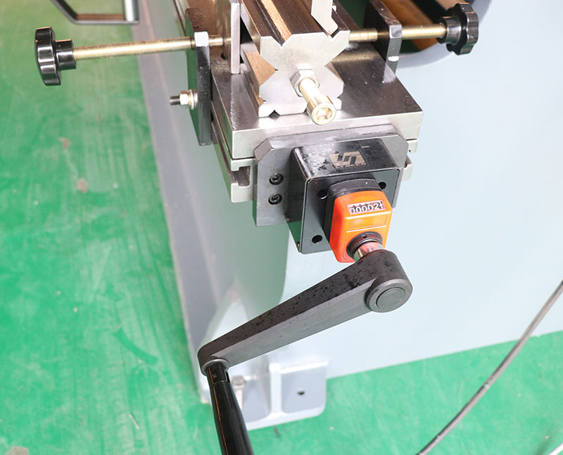 मेटल प्रेस ब्रेक Wc-63t3200 मेटल शीट झुकाउने मेसिन Cnc हाइड्रोलिक प्रेस ब्रेक