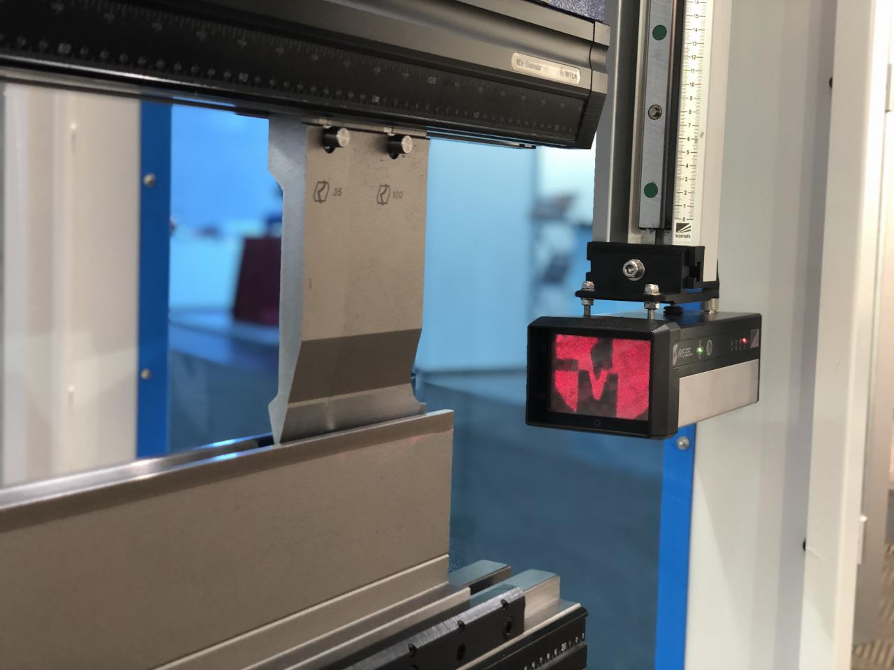China 220t Cnc Bending Machine 6+1 Axis Hydraulic Press Brake Price चीन 220t Cnc झुकाउने मेसिन 6+1 एक्सिस हाइड्रोलिक प्रेस ब्रेक मूल्य