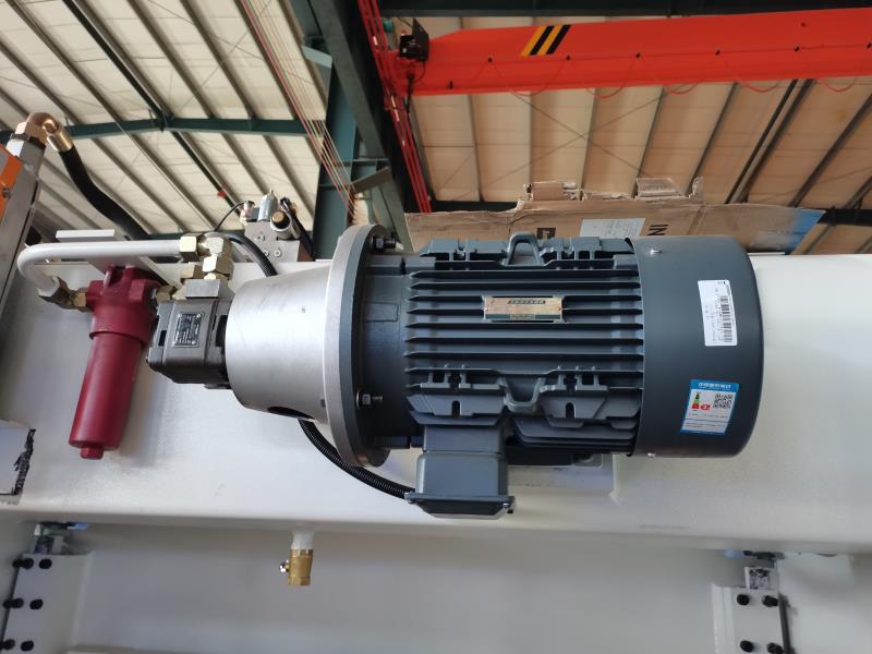 China Metal Hydraulic Press Brake Machine With Reasonable Price चाइना मेटल हाइड्रोलिक प्रेस ब्रेक मेसिन उचित मूल्यको साथ