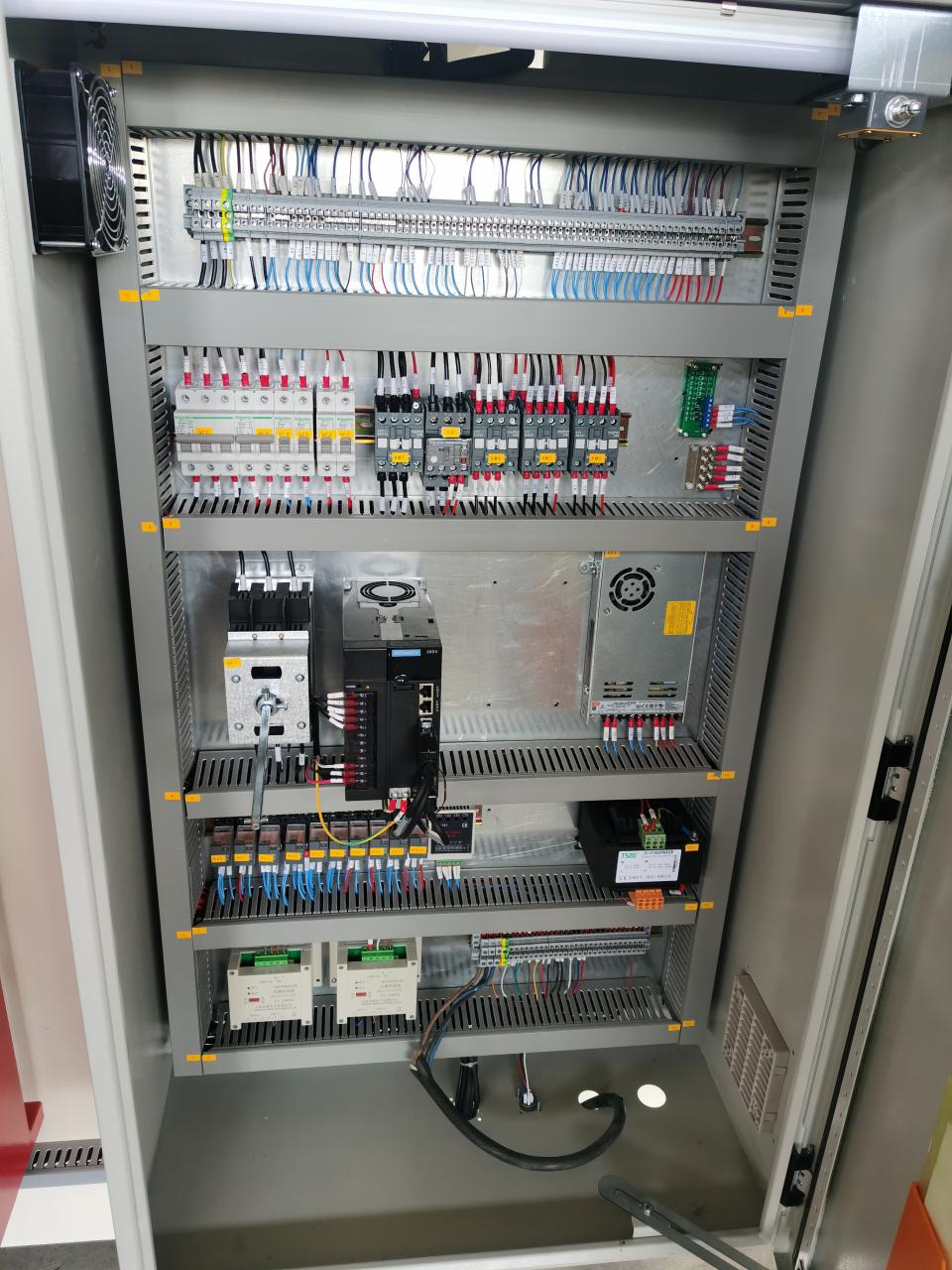 China Metal Hydraulic Press Brake Machine With Reasonable Price चाइना मेटल हाइड्रोलिक प्रेस ब्रेक मेसिन उचित मूल्यको साथ