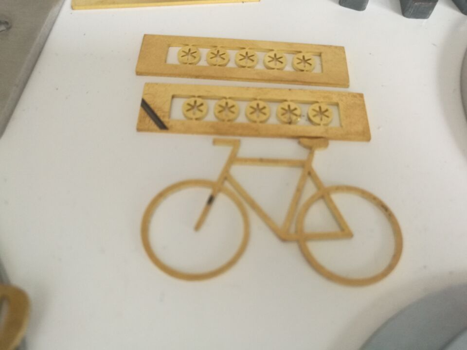 Cnc Fiber Laser Metal Cutting Machine 2000w Fiber Laser Cutting Machine Cnc फाइबर लेजर धातु काट्ने मेसिन 2000w फाइबर लेजर काट्ने मेसिन