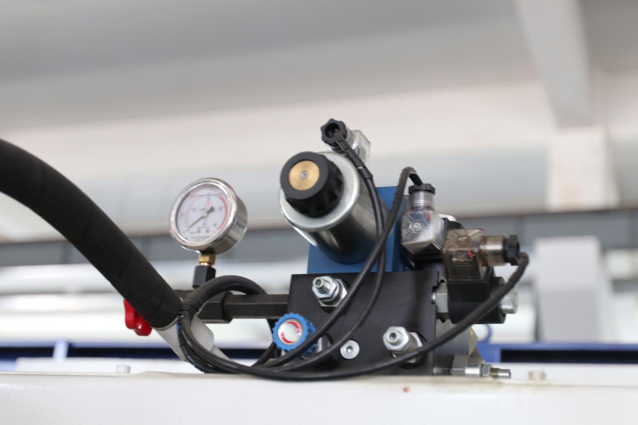 Cnc Hydraulic Press Brake Machine Bending Servo Electric Press Brake 40T Cnc हाइड्रोलिक प्रेस ब्रेक मेसिन झुकाउने सर्वो इलेक्ट्रिक प्रेस ब्रेक 40T