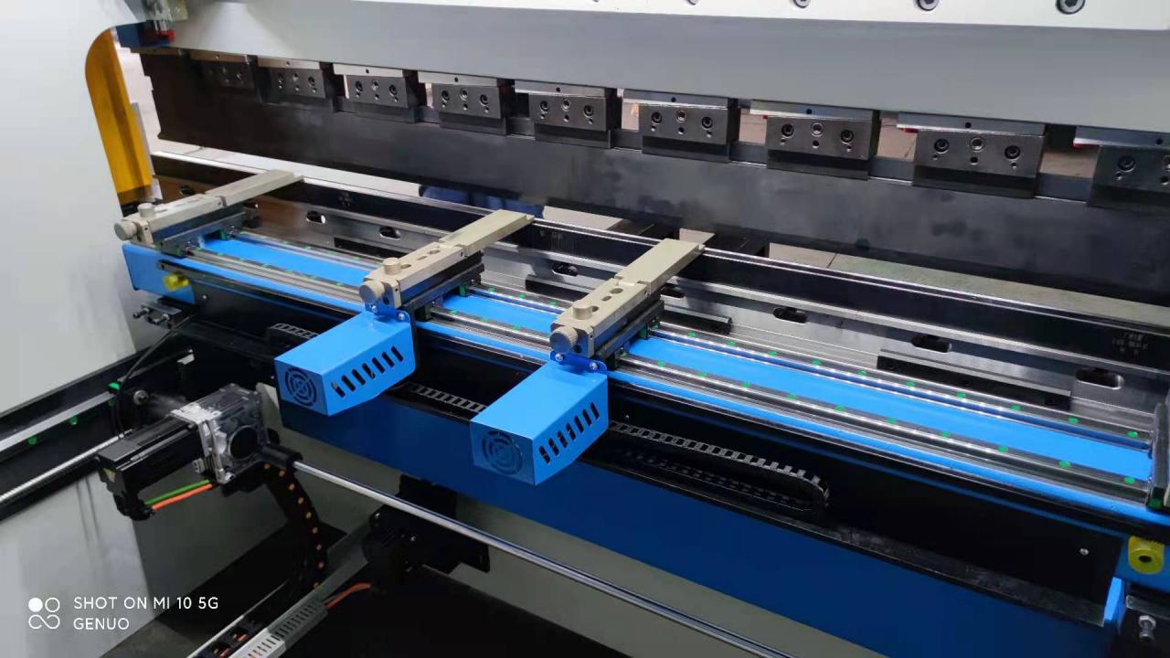 Da-66t Controller Cnc Hydraulic Press Brake Price With 3d Touch Screen System 3d टच स्क्रिन प्रणालीको साथ Da-66t कन्ट्रोलर Cnc हाइड्रोलिक प्रेस ब्रेक मूल्य