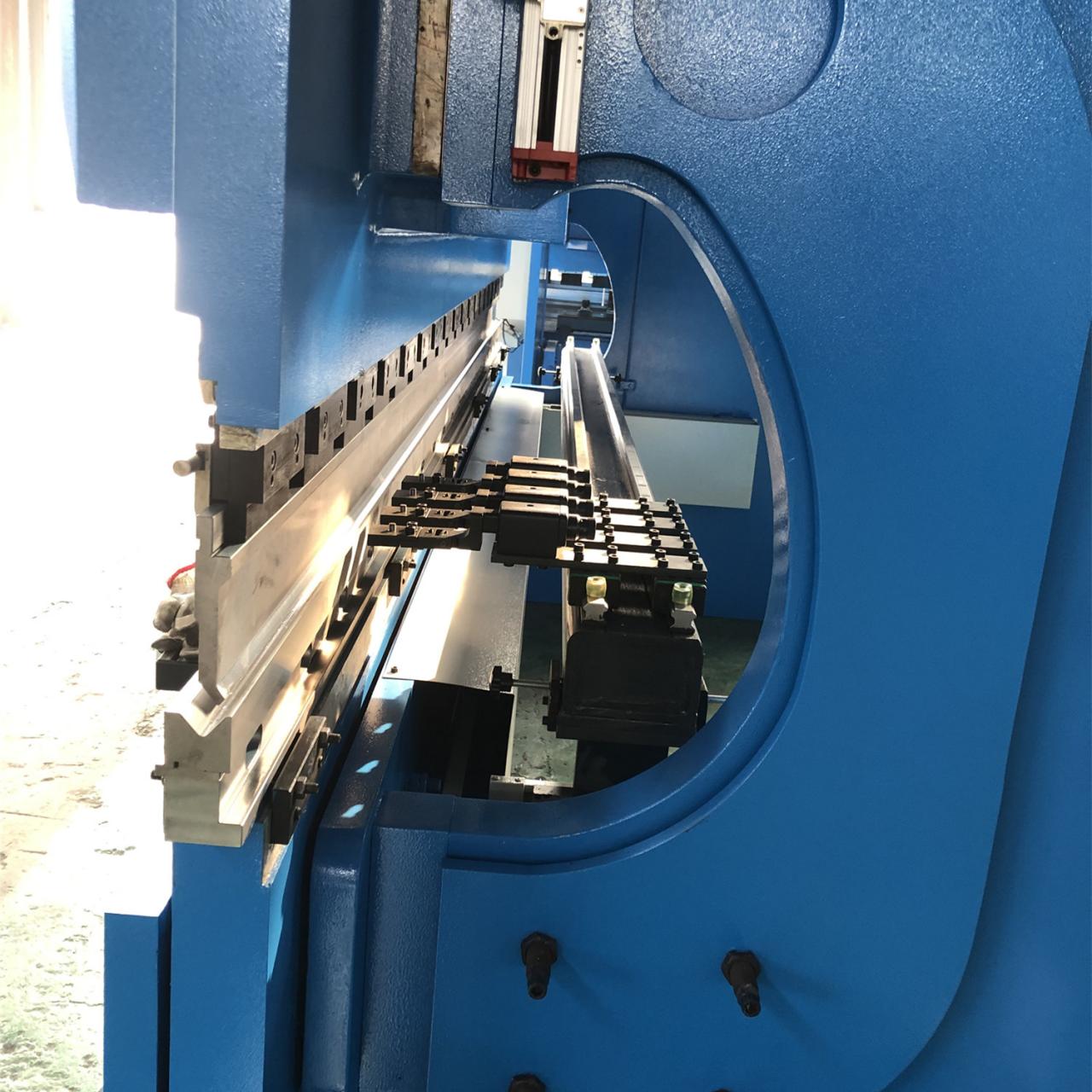 Da53t Cnc System Controller 125t4000 3+1 Axis Cnc Hydraulic Press Brake With Good Quality Da53t Cnc प्रणाली नियन्त्रक 125t4000 3+1 Axis Cnc हाइड्रोलिक प्रेस ब्रेक राम्रो गुणस्तरको साथ