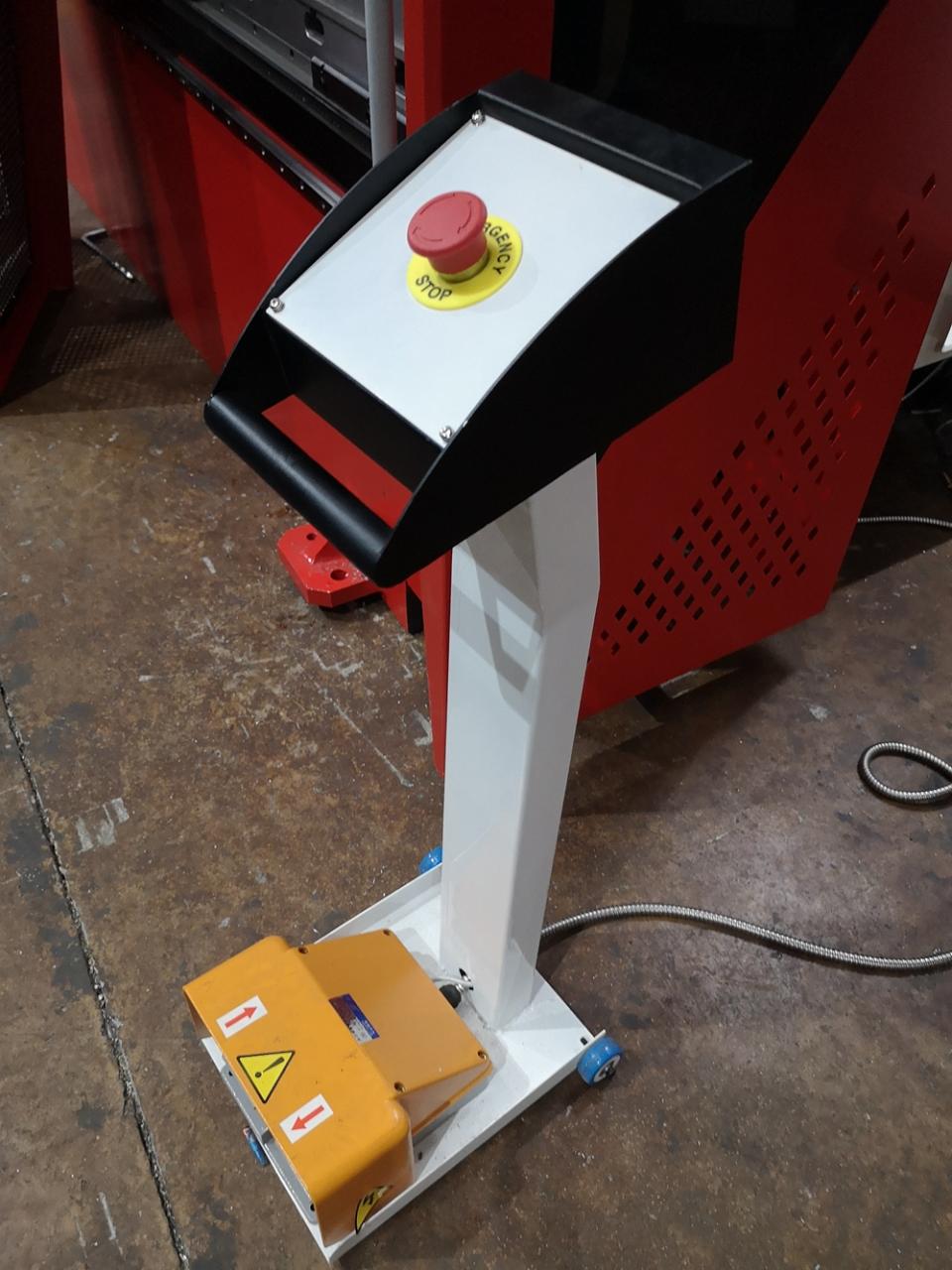 Delem Da66t 125 3+1 4+1 6+1 8+1 Cnc Hydraulic Press Brake For Metal Plate Bending Delem Da66t 125 3+1 4+1 6+1 8+1 Cnc हाइड्रोलिक प्रेस ब्रेक मेटल प्लेट बेन्डिङको लागि