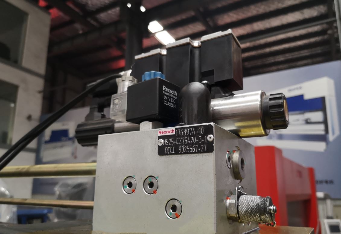 Delem Da66t 125 3+1 4+1 6+1 8+1 Cnc Hydraulic Press Brake For Metal Plate Bending Delem Da66t 125 3+1 4+1 6+1 8+1 Cnc हाइड्रोलिक प्रेस ब्रेक मेटल प्लेट बेन्डिङको लागि