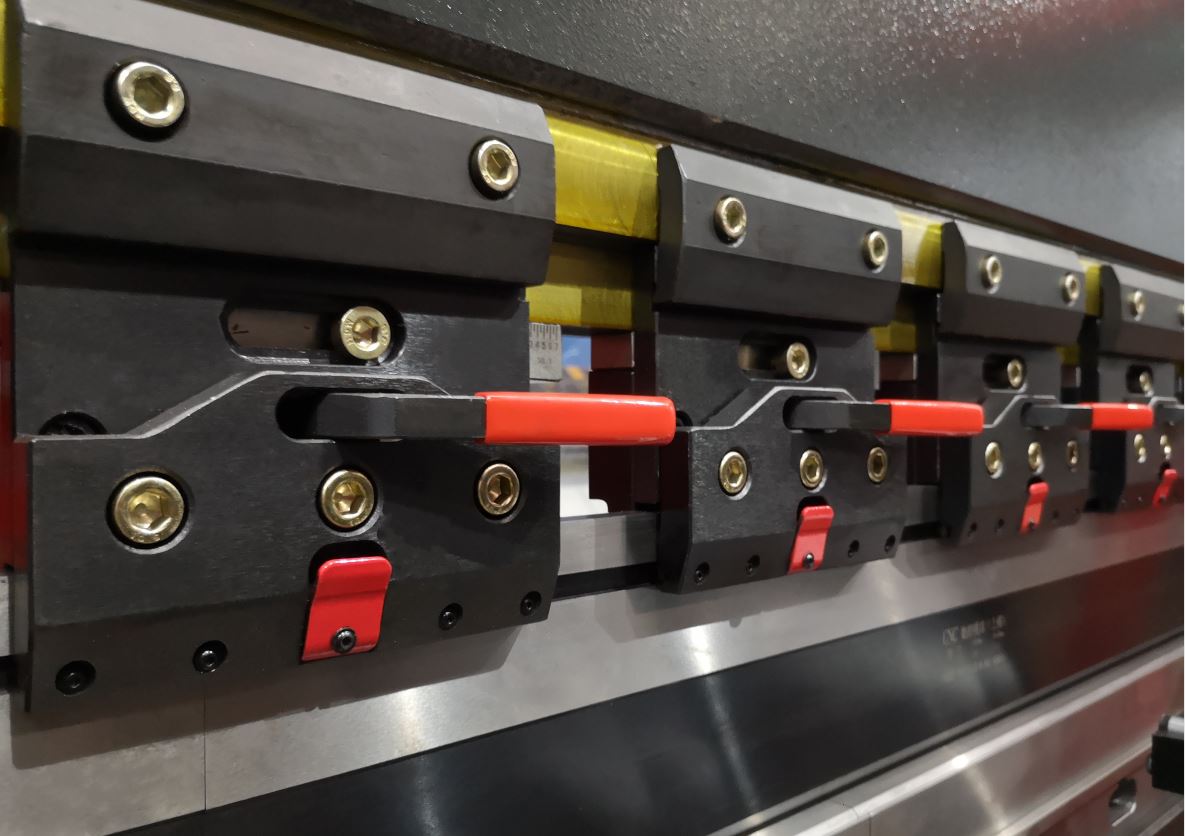 Delem Da66t 125 3+1 4+1 6+1 8+1 Cnc Hydraulic Press Brake For Metal Plate Bending Delem Da66t 125 3+1 4+1 6+1 8+1 Cnc हाइड्रोलिक प्रेस ब्रेक मेटल प्लेट बेन्डिङको लागि