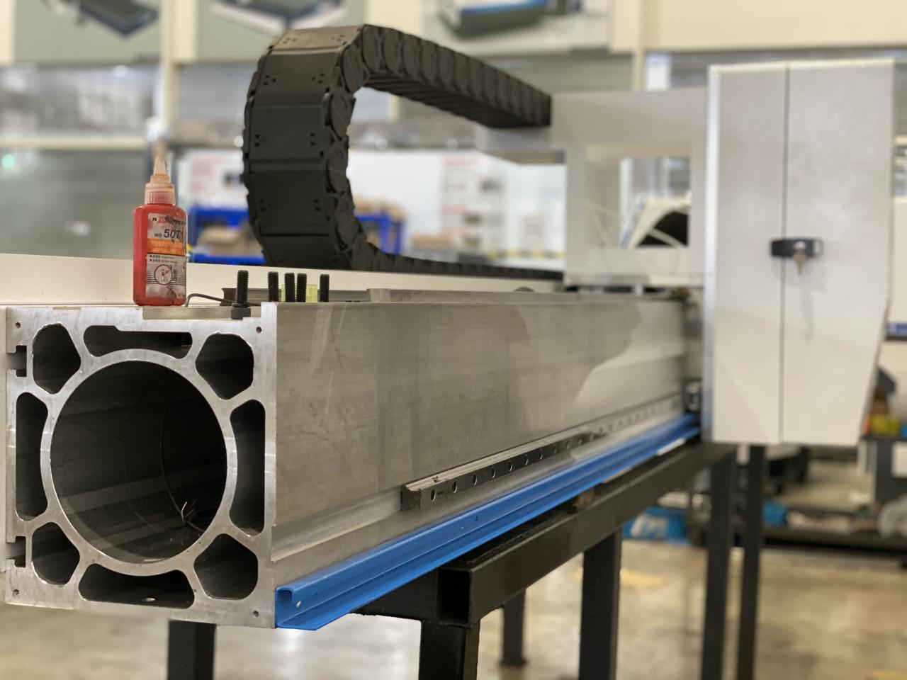 फाइबर लेजर काट्ने मेसिन मास्टरलाइन 8kw, 4000x2000mm, Ipg लेजर स्रोतको साथ