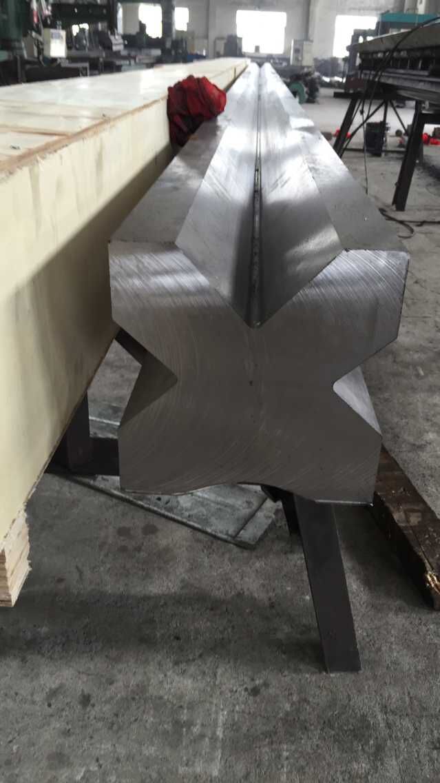 पूर्ण स्वचालित हाई पावर शीट झुकाउने मेसिन र सीएनसी प्रेस ब्रेक मेसिन