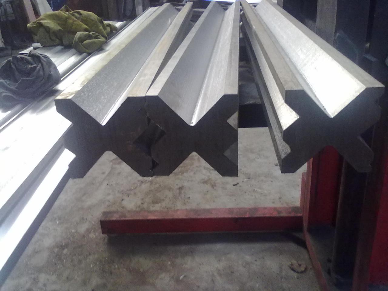 पूर्ण स्वचालित हाई पावर शीट झुकाउने मेसिन र सीएनसी प्रेस ब्रेक मेसिन