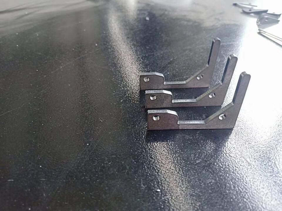 High Power 3015 2000W Metal Sheet Cnc Fiber Laser Cutting Machine उच्च शक्ति 3015 2000W धातु पाना Cnc फाइबर लेजर काट्ने मेसिन