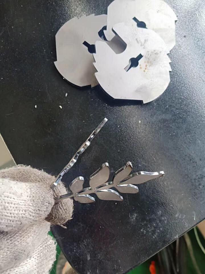 उच्च शक्ति 3015 2000W धातु पाना Cnc फाइबर लेजर काट्ने मेसिन